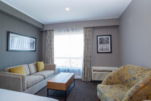 Sandman Hotel Hamilton image 3